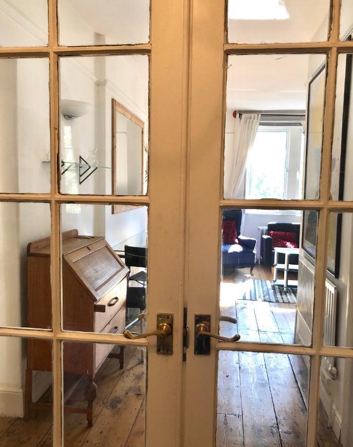 Lauras Townhouse Apartments Dressmakers Salon Бат Экстерьер фото