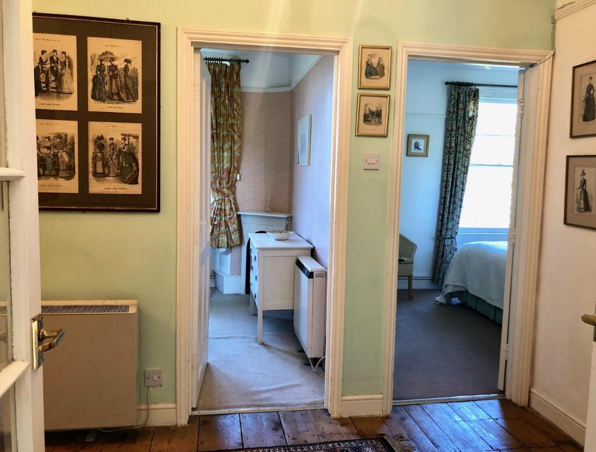 Lauras Townhouse Apartments Dressmakers Salon Бат Экстерьер фото