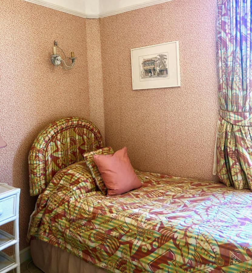 Lauras Townhouse Apartments Dressmakers Salon Бат Экстерьер фото