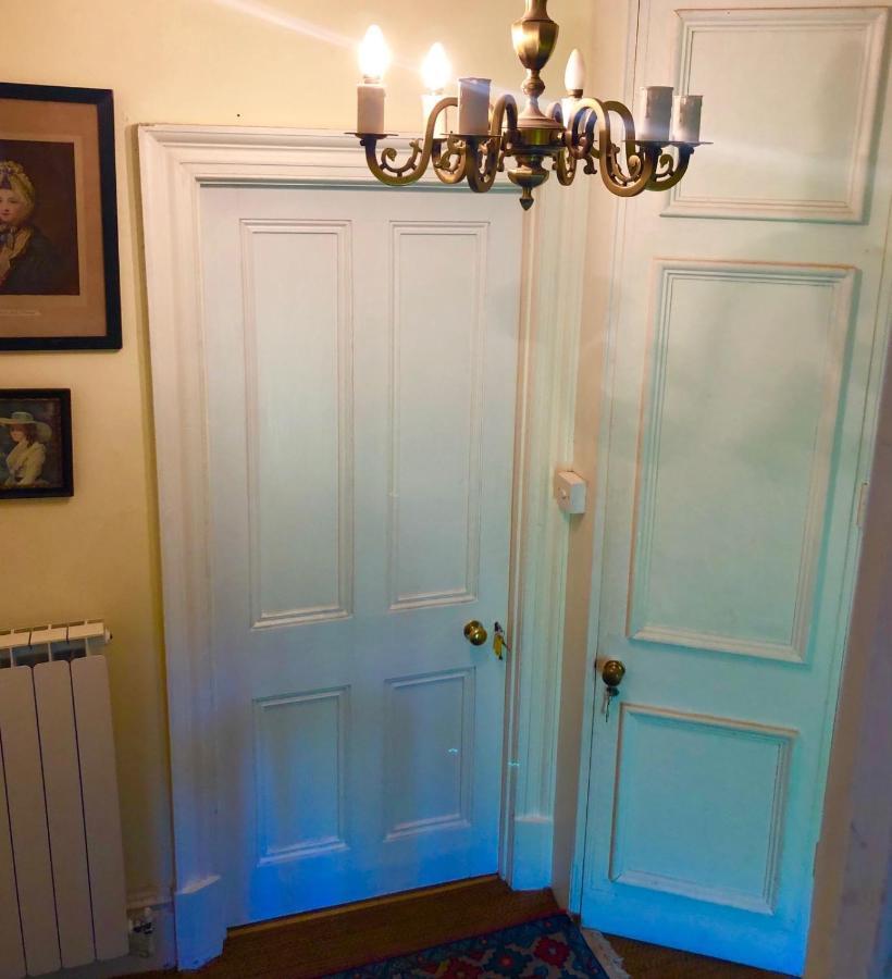 Lauras Townhouse Apartments Dressmakers Salon Бат Экстерьер фото