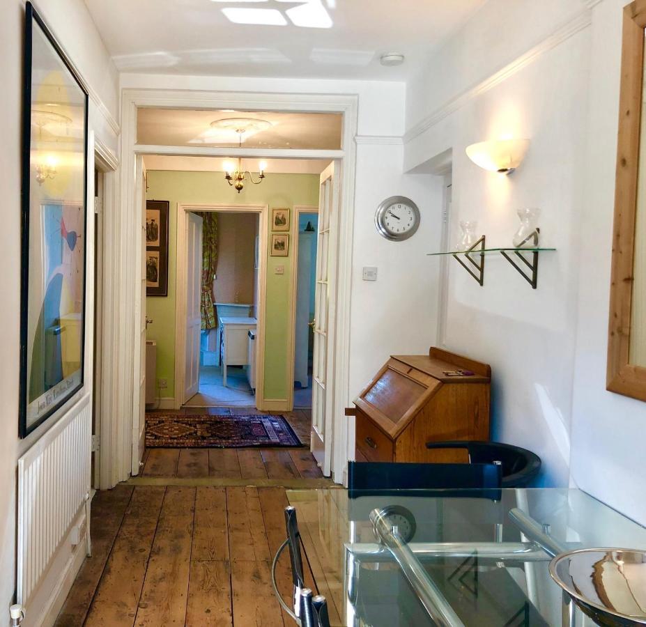 Lauras Townhouse Apartments Dressmakers Salon Бат Экстерьер фото