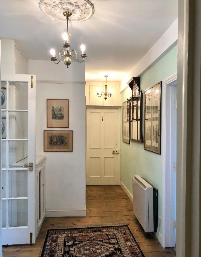 Lauras Townhouse Apartments Dressmakers Salon Бат Экстерьер фото