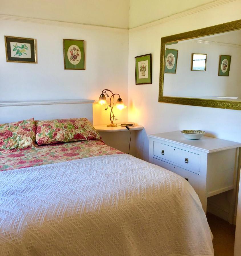 Lauras Townhouse Apartments Dressmakers Salon Бат Экстерьер фото